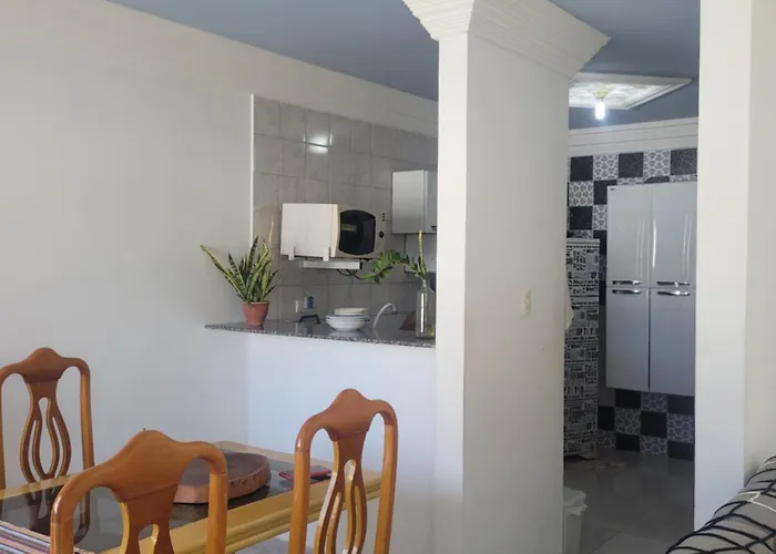 Duplex em Condomínio familiar com 03 quartos à 200m da praia e 500m do Veneza Water Park