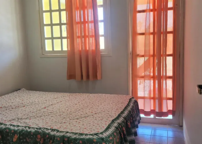 Duplex em Condomínio familiar com 03 quartos à 200m da praia e 500m do Veneza Water Park